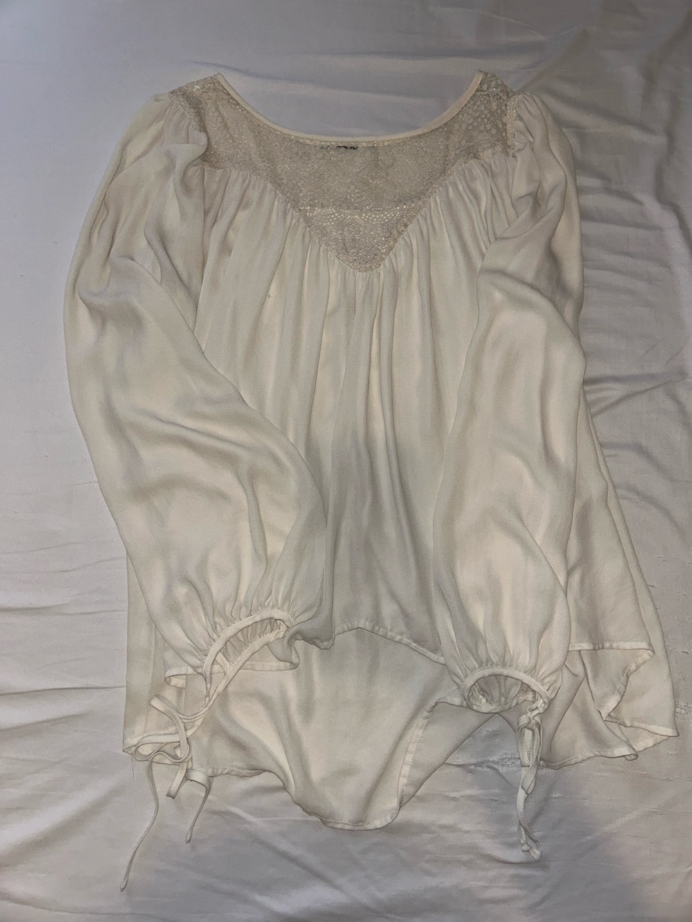 Billowy white lace detail long sleep blouse top shirt wrist ties pirate renn